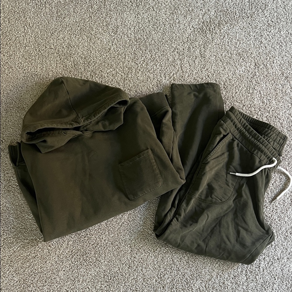 GAP: Maternity Hoodie and Pant Set